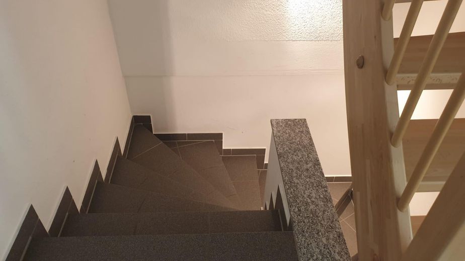 Marmortreppe zum Keller