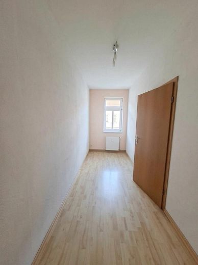 شقة من 3 غرف تشمل مطبخًا مجهزًا / 790 يورو شامل التدفئة – Kinderzimmer (am Wohnzimmer)