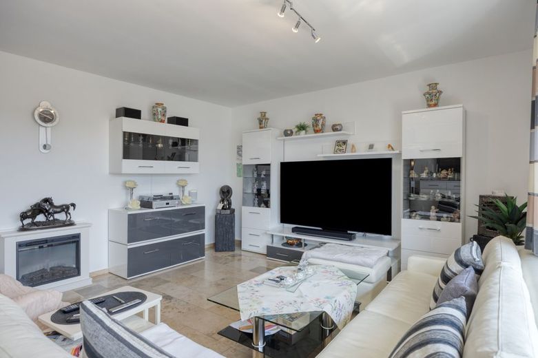 *** Gehobene Etagenwohnung in Ruhiger Umgebung der Stadt Langenfeld *** – Wohnzimmer