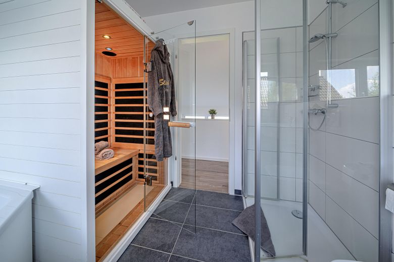 Freistehendes Ferienhaus im Ostseeressort Olpenitz Kappeln, Wasserlage – Bad oben mit Sauna