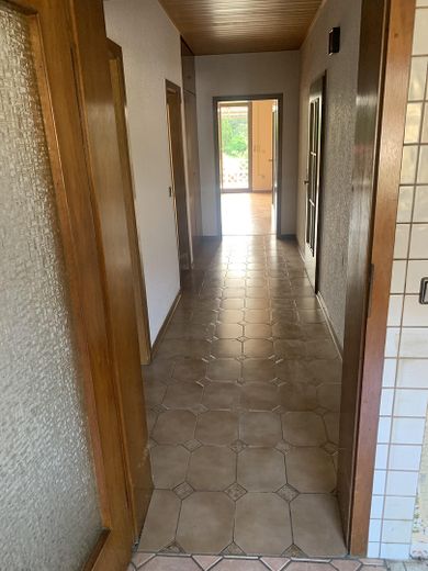 Doppelhaushälfte auf 531 m² Grundstück – vielseitig nutzbar & ruhig gelegen – Flur EG