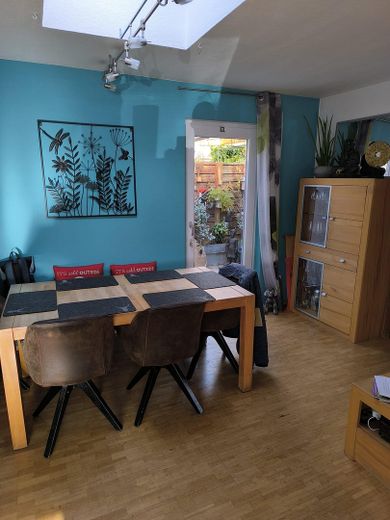 Essbereich mit Ausgang zur Ga.