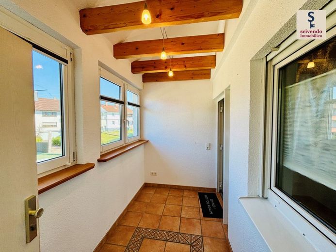 Gemütlich. Hell. 3-Zimmer. DG-Wohnung. Nähe-KA/PF. – Eingang