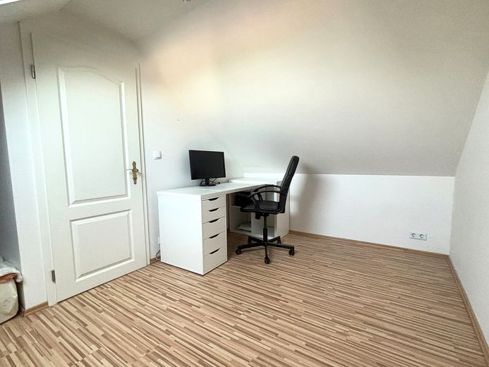 Büro/Kinderzimmer