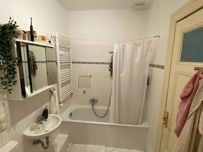 Schöne 2-Zimmer-Wohnung mit Balkon in guter Lage – Bad