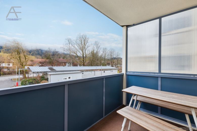 Wohnen, wo andere Urlaub machen - hochwertig renovierte 3-Zimmer-Wohnung nahe Schliersee – Loggia_Balkon