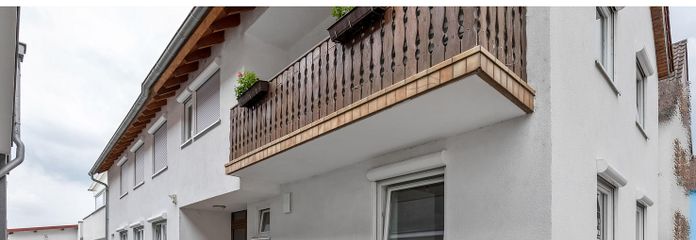 Hof - Wohnhaus - Hallentor