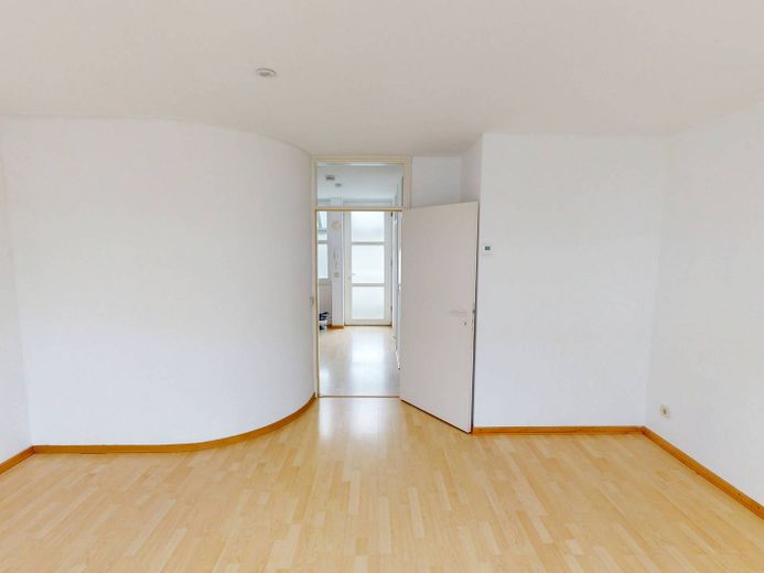 Tolle 2-Zi.-Maisonettewohnung mit BALKON und Wannenbad – Ansicht II: Wohn- und Esszimm…