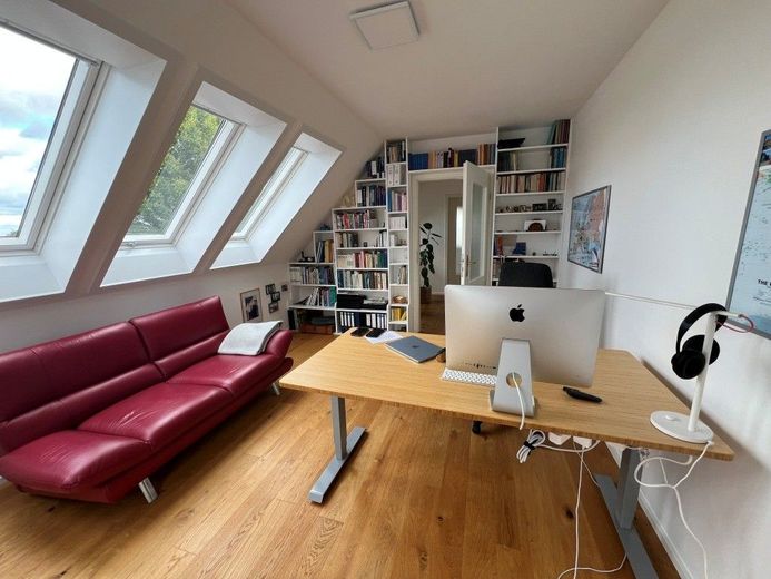 EXKLUSIVES EINFAMILIENHAUS IN RUHIGER UND GRÜNER LAGE VON BÜHLAU – Arbeitszimmer