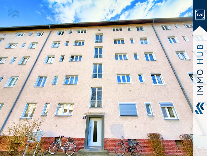 ++ Vacant! Renovated 3-room apartment with balcony in Wilmersdorf ++ – 5280839-FnzyF6X3Bqnejeja5gyqFkWn-Haus aussen (2).png