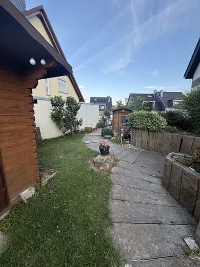 Spacious semi-detached house with garden in a sought-after residential area – Foto 3