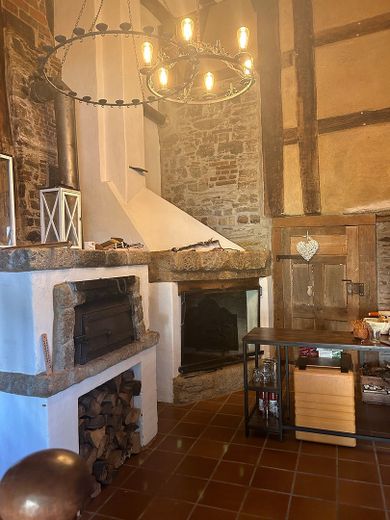 Storica, imponente casa a graticcio in posizione ambita da privato – Foto 2
