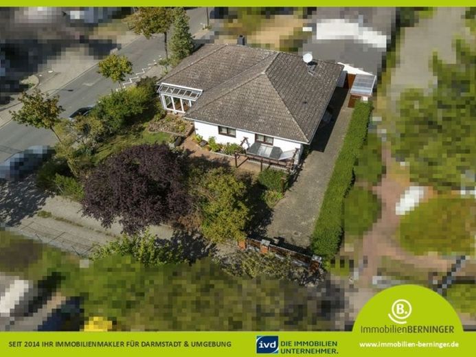 Darmstadt-Arheilgen sanayi bölgesinde bungalovlu geniş mülk – Fotoğraf 1