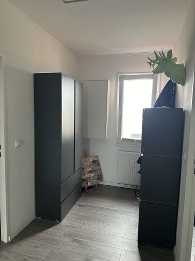 Direct beschikbaar in City-West: appartement met uitzicht op de skyline + ondergrondse parkeergarage – Flur