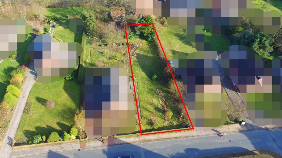 880 m² Baugrundstück ohne Baubindung mit genehmigter Planung für zwei Einfamilienhäuser – Luftbild