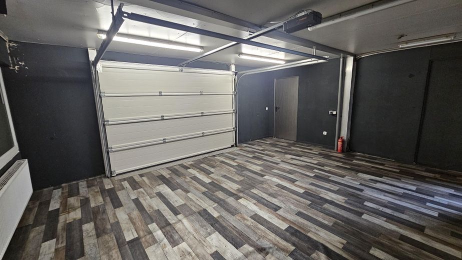AUTOHANDEL-AUTOPLATZ- AUTOVERMIETUNG-VERKAUFSPLATZ-FREIFLÄCHE – Foto 1