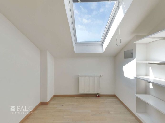 96 m² Wohnkomfort: Helle 4-Zimmer-Wohnung mit Balkon und Extras – Büro
