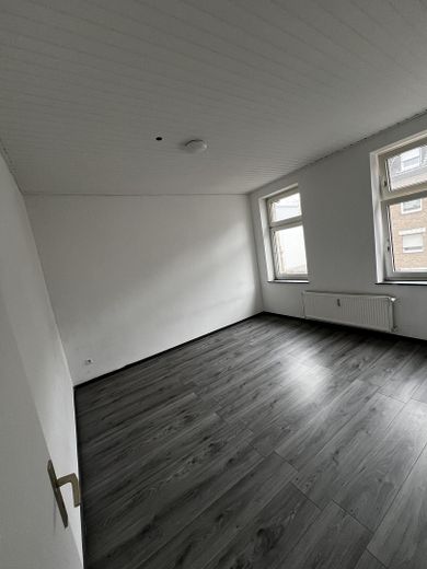 مبنى سكني متعدد الوحدات بعائد 7,7٪ – مؤجّر بالكامل – Wohnzimmer