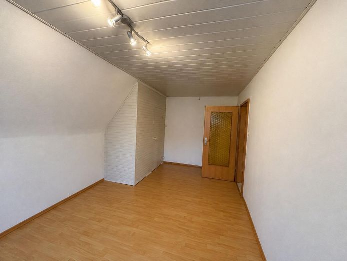 Casa unifamiliare con grande terreno, molta privacy e molteplici possibilità – DG Kinderzimmer
