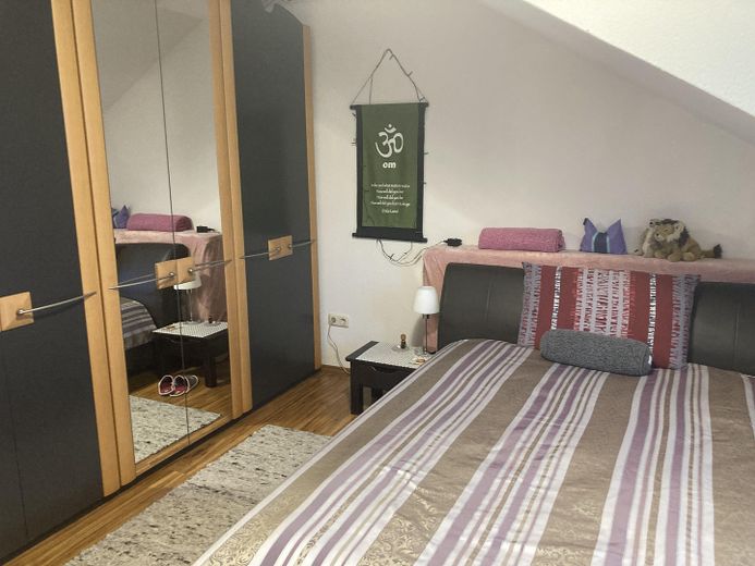 Ruhig gelegene 2,5-Zimmer-Wohnung nahe Uniklinikum (UKW) – Schlafzimmer