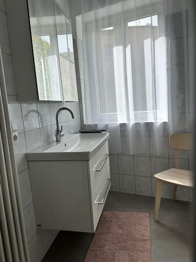Altstadtquartier T13 - Hochwertig möblierte Altbau Wohnungen – Badezimmer mit Markensanitär