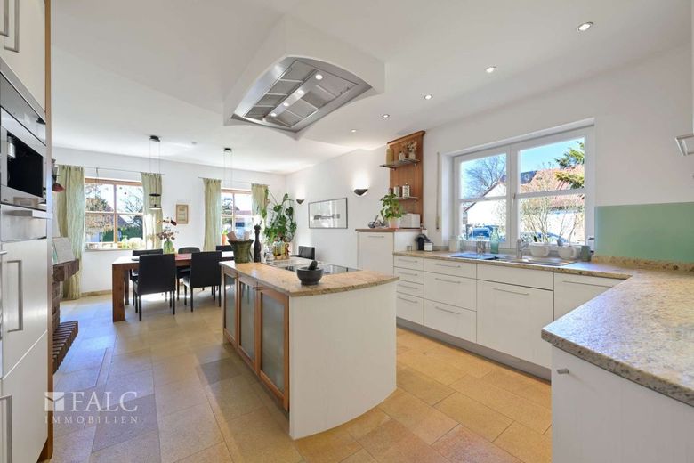 Exklusive Landhaus-Idylle mit unverbaubarem Blick ins Ampermoos – EG Küche