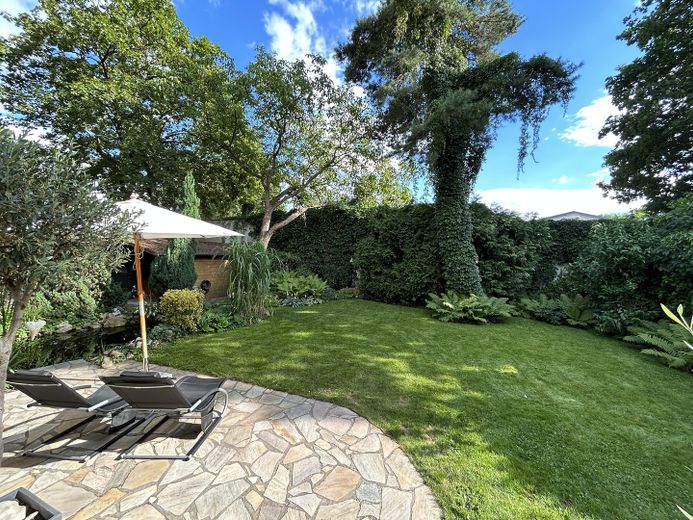 Modern eengezinswoning op droomperceel – Terrasse 2 mit Gartenansicht