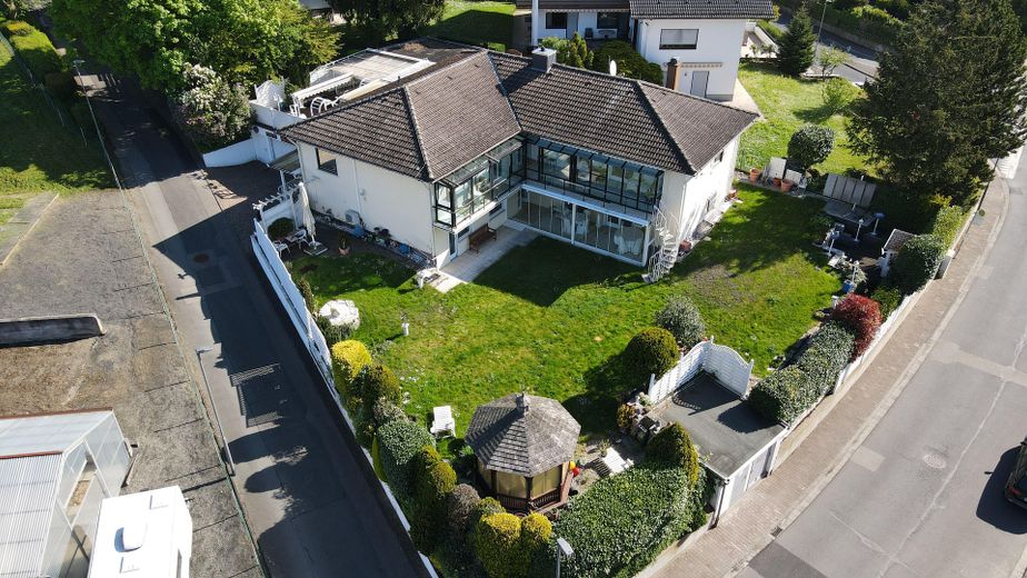 Wohnhaus mit Garten