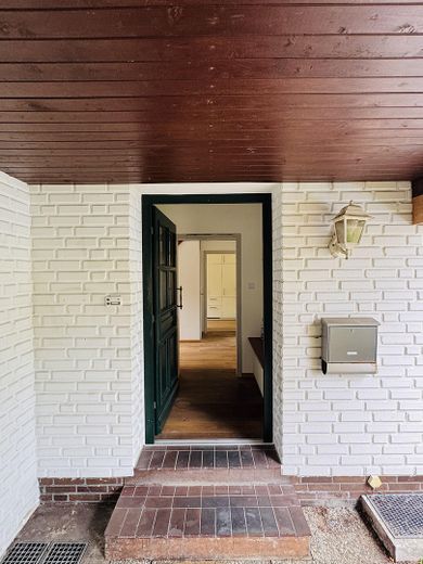Freistehendes EFH mit Anliegerapartment auf 980 m2 Grund, Schleswig_Neustadt – Eingang