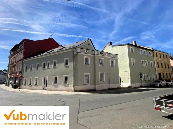 Attraente edificio plurifamiliare a Hof – alta redditività, riscaldamento a pellet, tetto rinnovato e costantemente ristrutturato – Foto 1