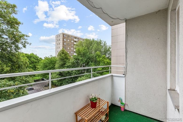 En iyi konumda yatırım fırsatı: Parkstadt Bogenhausen'de yeşil manzaralı kiralık 3 odalı daire – Loggia Balkon