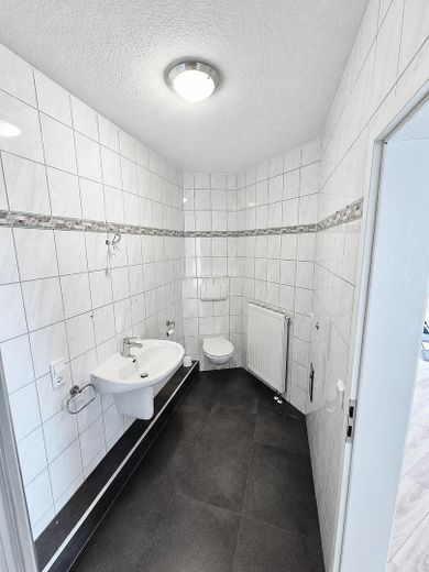 Erstbezug nach Sanierung: helle 3-Zimmer Wohnung – Foto 8