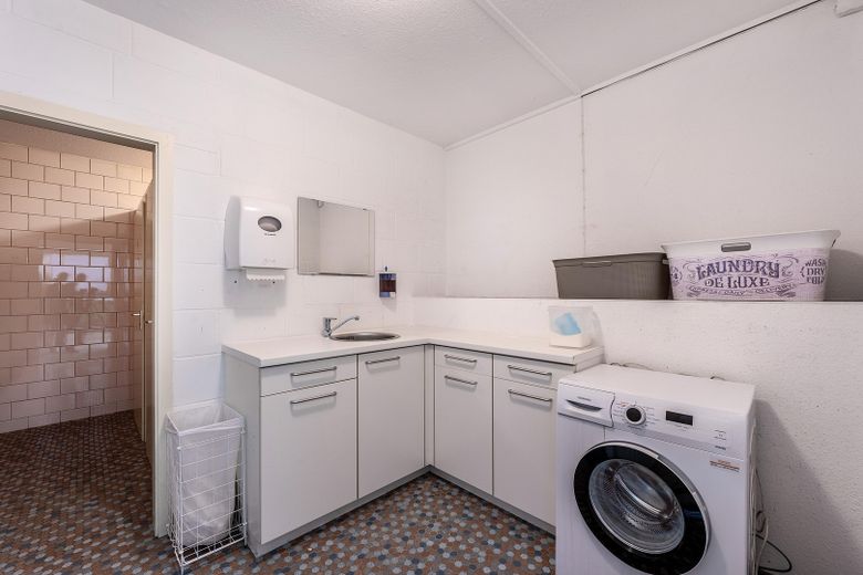 UG - Waschraum mit WC-Anlagen