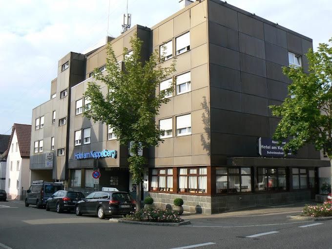 Complejo hotelero, 35 habitaciones individuales y 10 dobles con 50 plazas de aparcamiento, alquilado a largo plazo a trabajadores desplazados/estudiantes – Foto 1