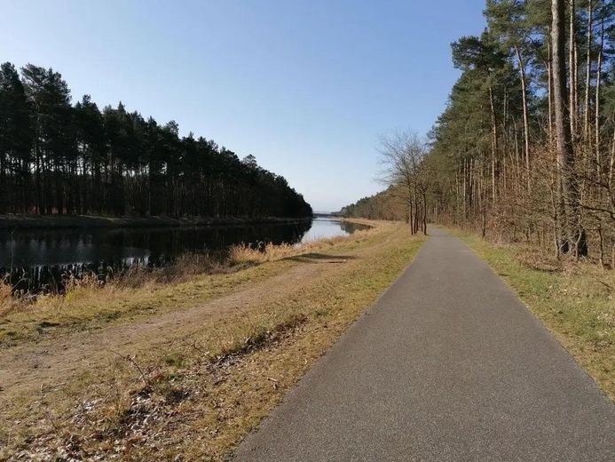 **FLATERATE MIETE!** 2R. Wohnung (BJ2019), inkl. hochwertiger Küche (EBK), FBH, Wallbox, – Fahrradweg am Kanal