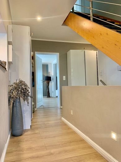 Charmantes Einfamilienhaus in Berenbostel mit Wintergarten – Flur