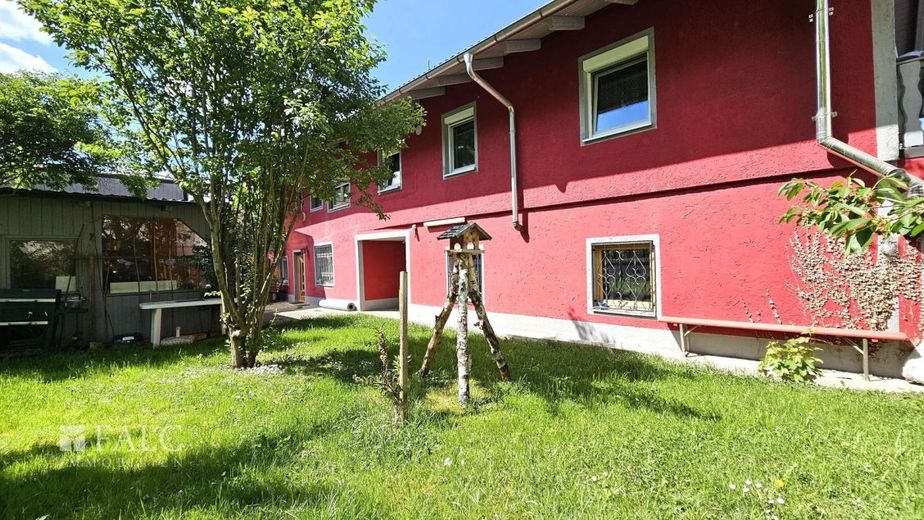 Zweifamilienhaus mit Potenzial in Landau a. d. Isar - zwei Wohneinheiten, Garage &amp; Garten – Außenansicht Garten