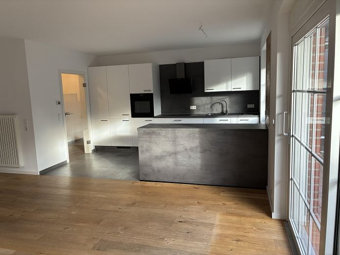 PROVISIONSFREI: Stillvolle 2-Zimmer-Erdgeschosswohnung mit Südterrasse und eigenem Garten – Wohn-Küche