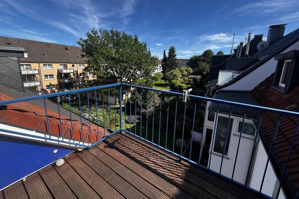 Charmante lichtdurchflutete  Eigentumswohnung mit Dachterrasse in Südlage