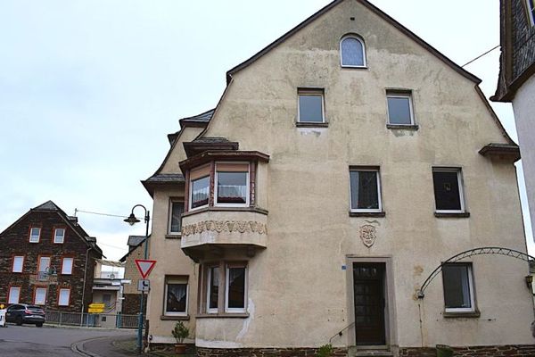 Großzügiges Winzerhaus mit Moselblick im Zentrum von Reil