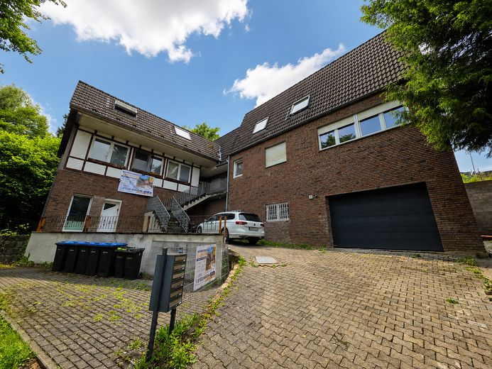 «Sin comisión: Edificio de viviendas plurifamiliar con 5 unidades residenciales y aprox. 467 m² de superficie habitable» – Foto 1