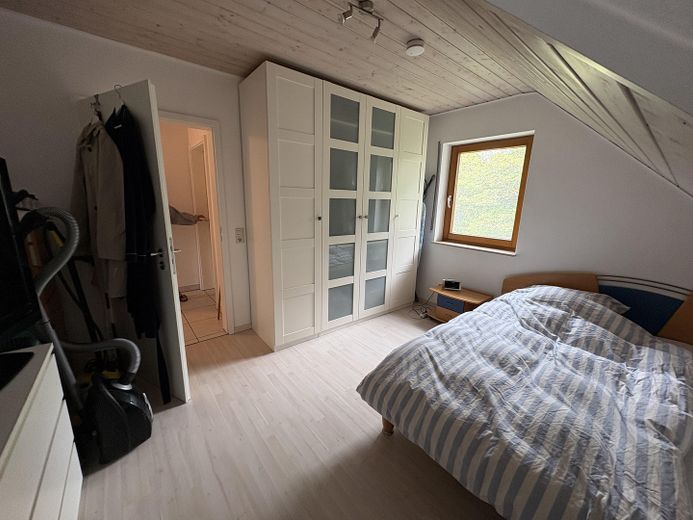 3,5-kamerappartement op de bovenverdieping met fantastisch uitzicht – Schlafzimmer