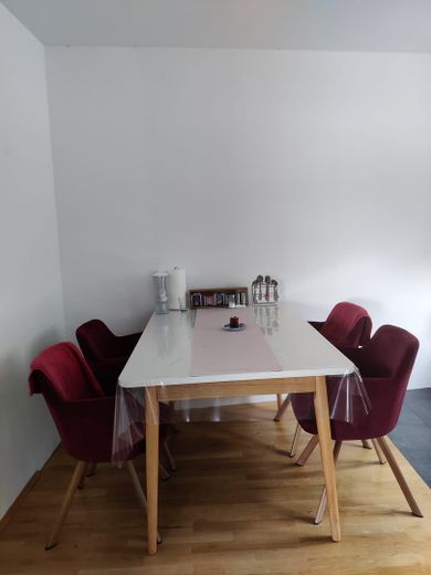 Attraktive 3-Zimmer-Wohnung mit Einbauküche, Garten und PV-Potenzial – Küche