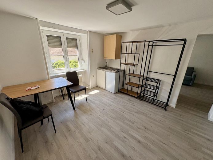 Renovierte und teilmöblierte 2-Zimmerwohnung in top Lage, nähe Berger Straße! – Wohnen Ansicht 1