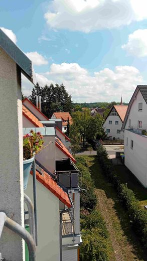 Bellissimo appartamento di 2 locali più studio e posto auto sotterraneo a ER-Tennenlohe – Aussicht Richtung Osten