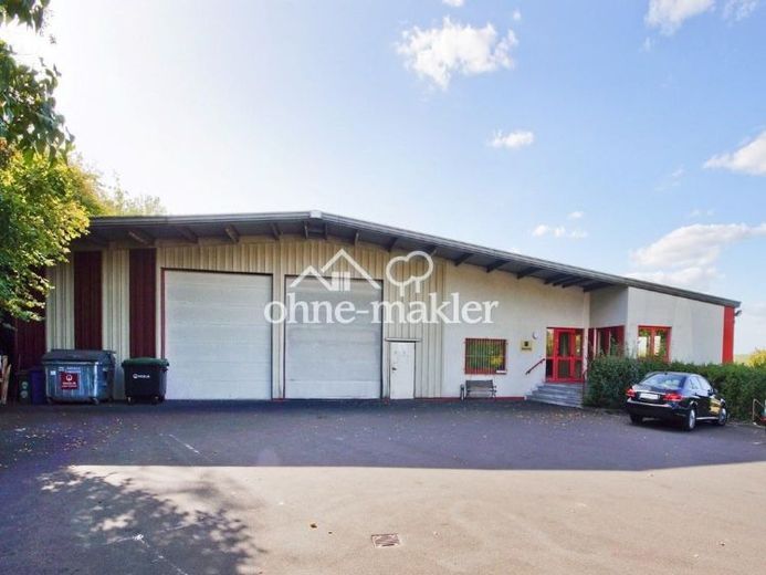 Jetzt Mieten: 1.764 m² Lagerhalle mit Bürogebäude – verkehrsgünstig direkt an der A66 – Foto 1