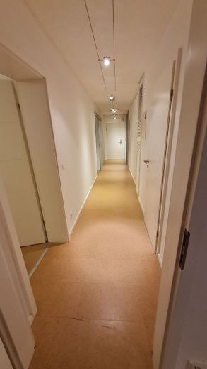 Flur Aussicht zur Ausgangstür