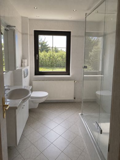 Einfamilienhaus in ruhiger Wohnlage ca.115m2 in MD-Rothensee mit
großen Grundstück zu verkaufen. – Bad
