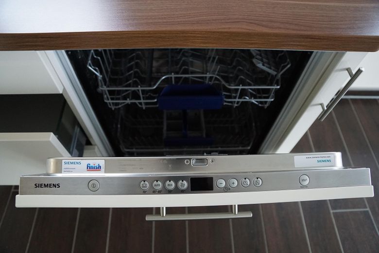 Markdorf’ta Alpler manzaralı, asansörlü ve küçük bir konut kompleksinde güneş alan 2,5 odalı çatı katı dairesi – Fotoğraf 16
