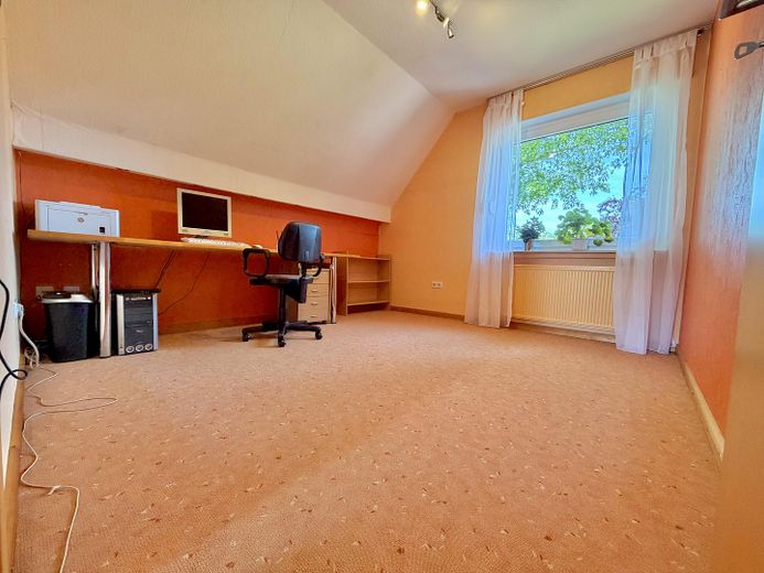 Familienglück in Gescher: Modernisiertes Einfamilienhaus in ruhiger Lage – Schlafzimmer Kind 1 von 5